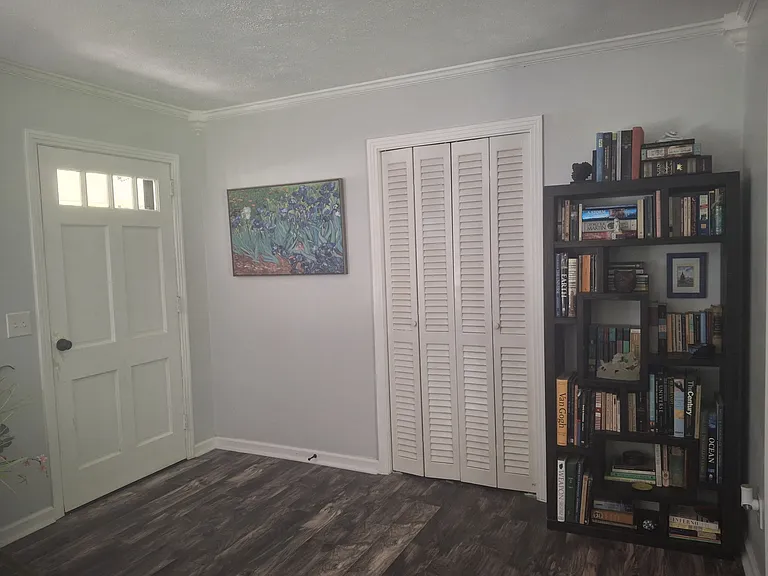 306 Rhynewood Dr — Photo 4