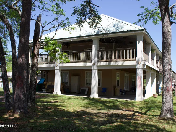 728 Saint Ann St, Gautier, MS 39553