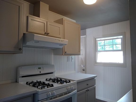 4th image of 6411 Lovett Ave