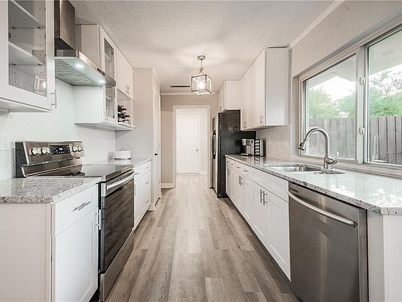 2nd image of 3417 Newkirk Dr