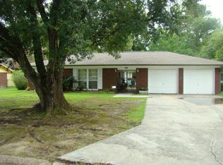 1014 Shirley Dr, Picayune, MS 39466