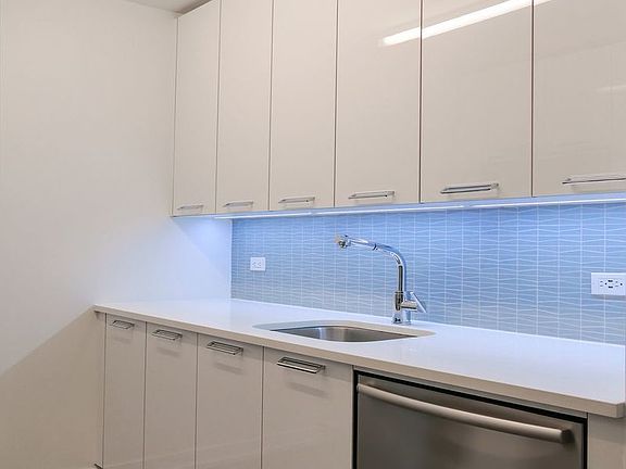 5th image of 227 W 77th St APT 3E