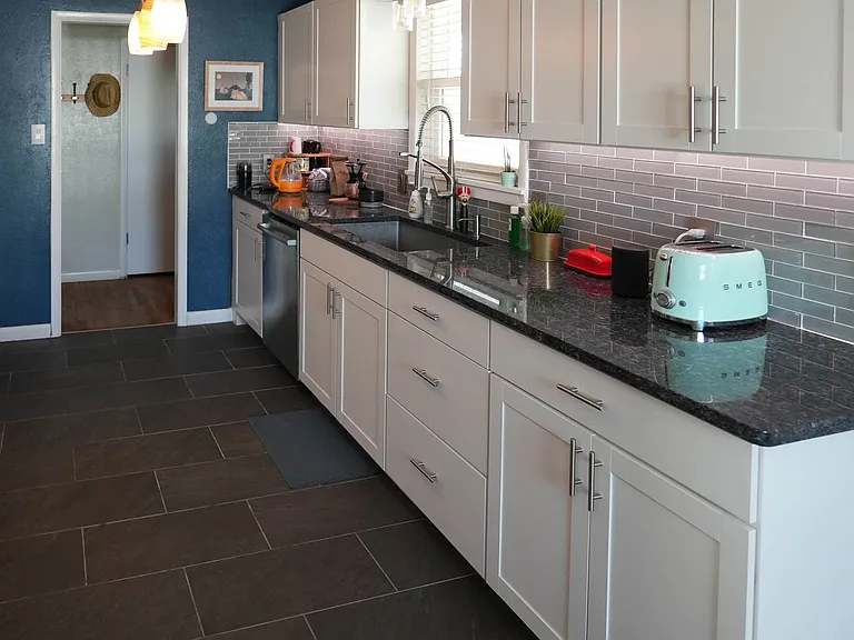 805 W Christopher Dr — Photo 8