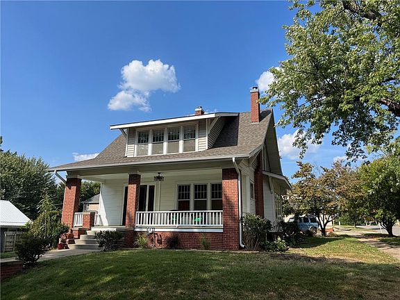 2nd image of 2929 Felix St