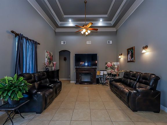 5th image of 214 Lake Carnegie Ct