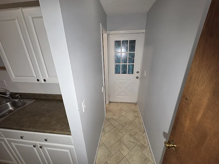 152 Cottage Grv #B — Photo 9