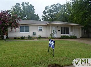213 Midway Dr W, Euless, TX 76039