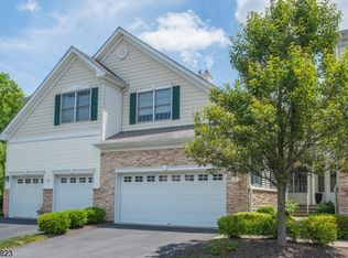41 Pacio Ct, Roseland, NJ 07068