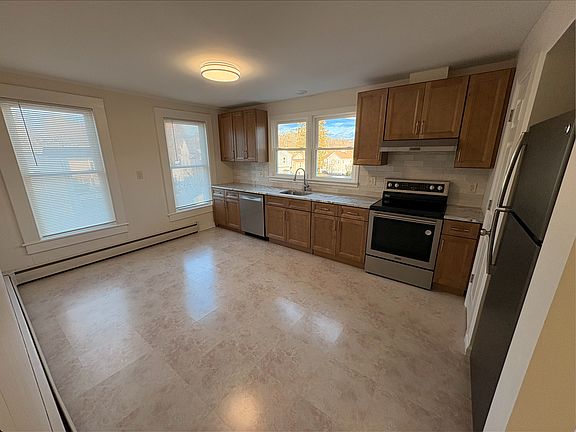 4th image of 6 Blackman Ave #2