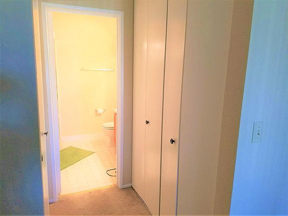 5th image of 925 N Sterling Ave Unit 204