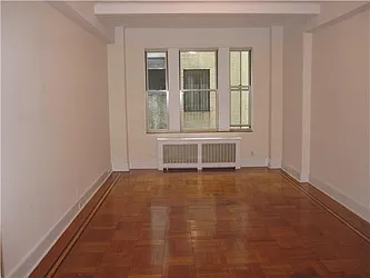 Rented by Siderow Residential Group