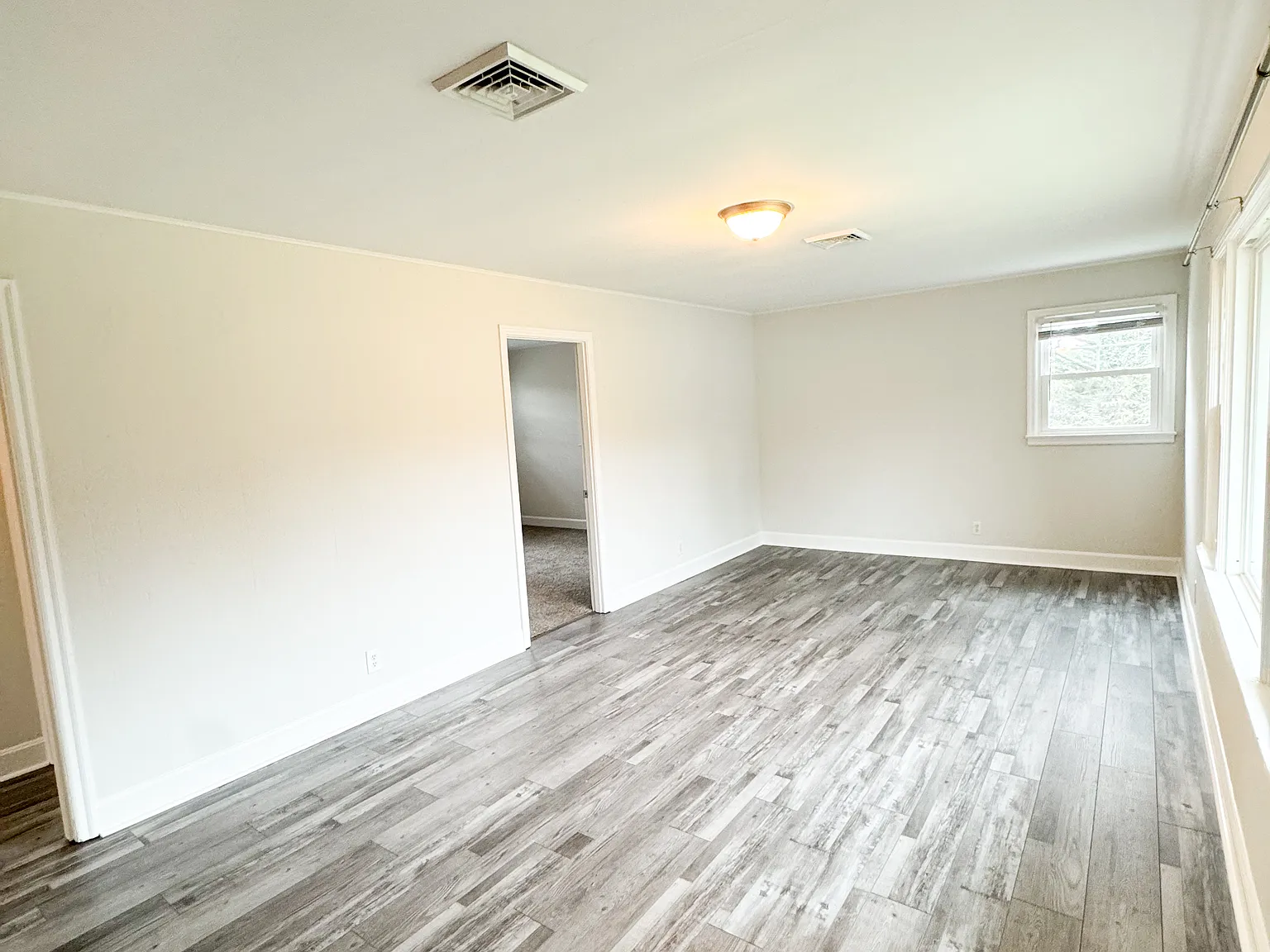 3 bed, 1100 sqft, $1,450 — Photo 3