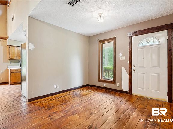 2nd image of 4801 Belle Isle Ln