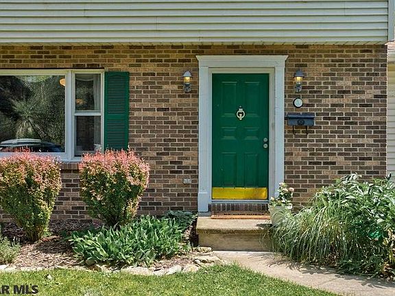 2nd image of 1402 Estate Dr
