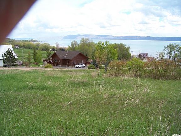 3rd image of 121 Lakeside Dr