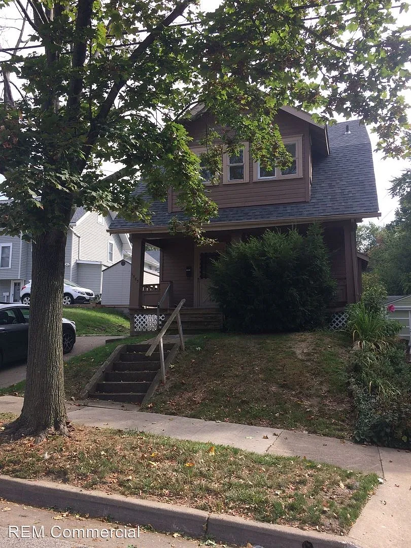 1585 Moore St photo 1