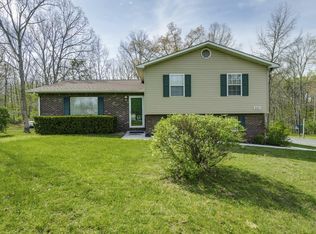 300 Mockingbird Dr, Crossville, TN 38555