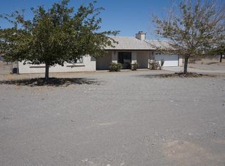 4396 Dos Palmas Rd, Phelan, CA 92371
