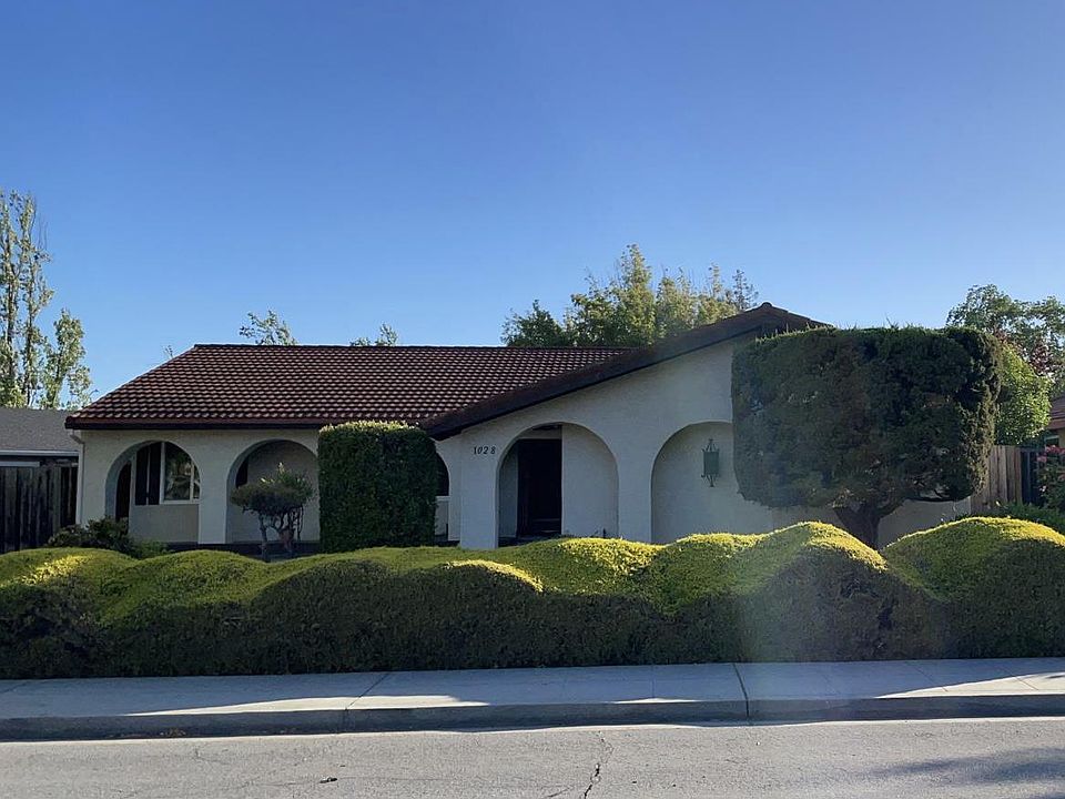 1st image of 1028 Azalea Dr