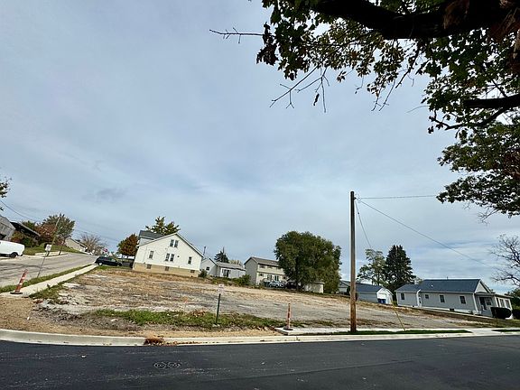 3rd image of 999 6th St
