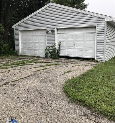 2nd image of 223 Stanley St
