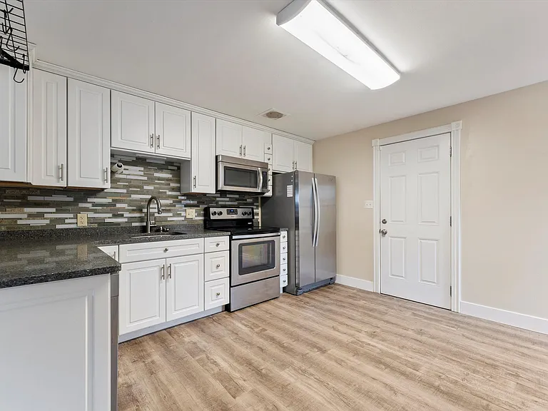 650 Market St — Photo 12