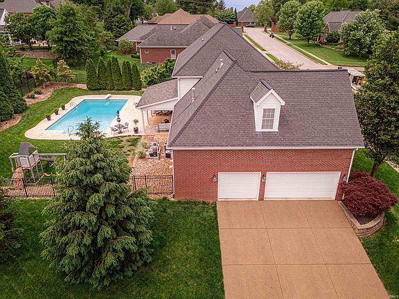 4th image of 8933 Willowbend Dr