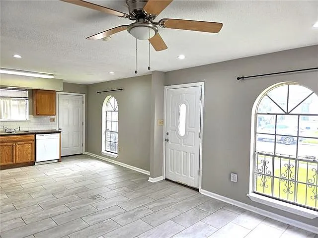 3709 Bunkerhill Dr — Photo 2