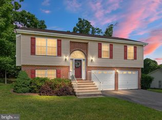 140 Leviticus Dr, Bunker Hill, WV 25413