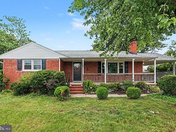 3rd image of 125 Hillcrest Dr