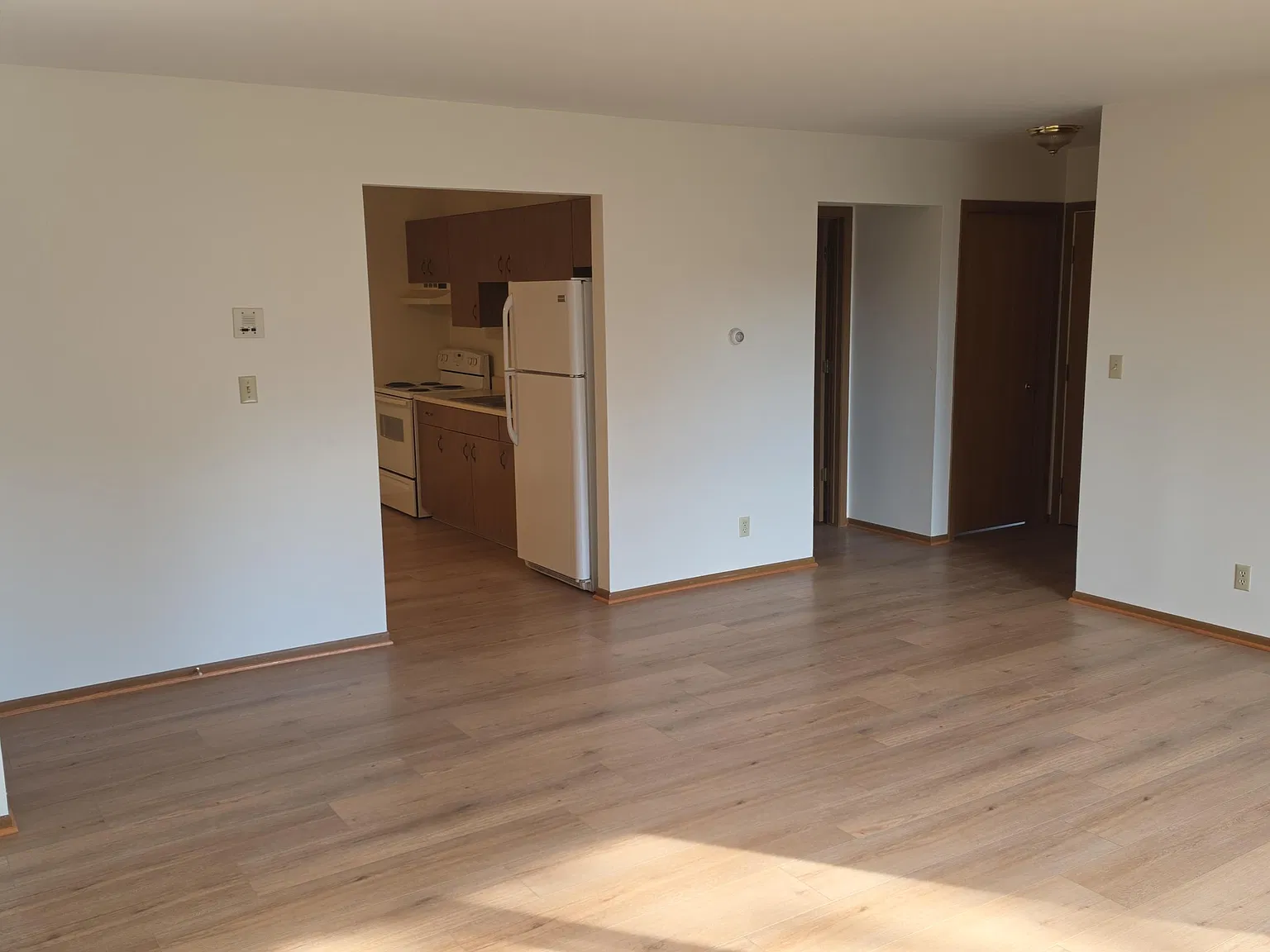 2 bed, 900 sqft, $1,300 — Photo 3
