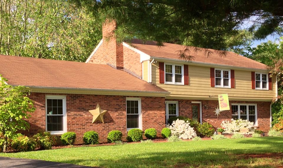 1st image of 300 Quail Meadows Dr