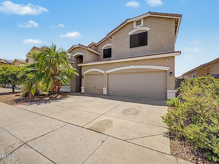 1015 E Irma Ln — Photo 2