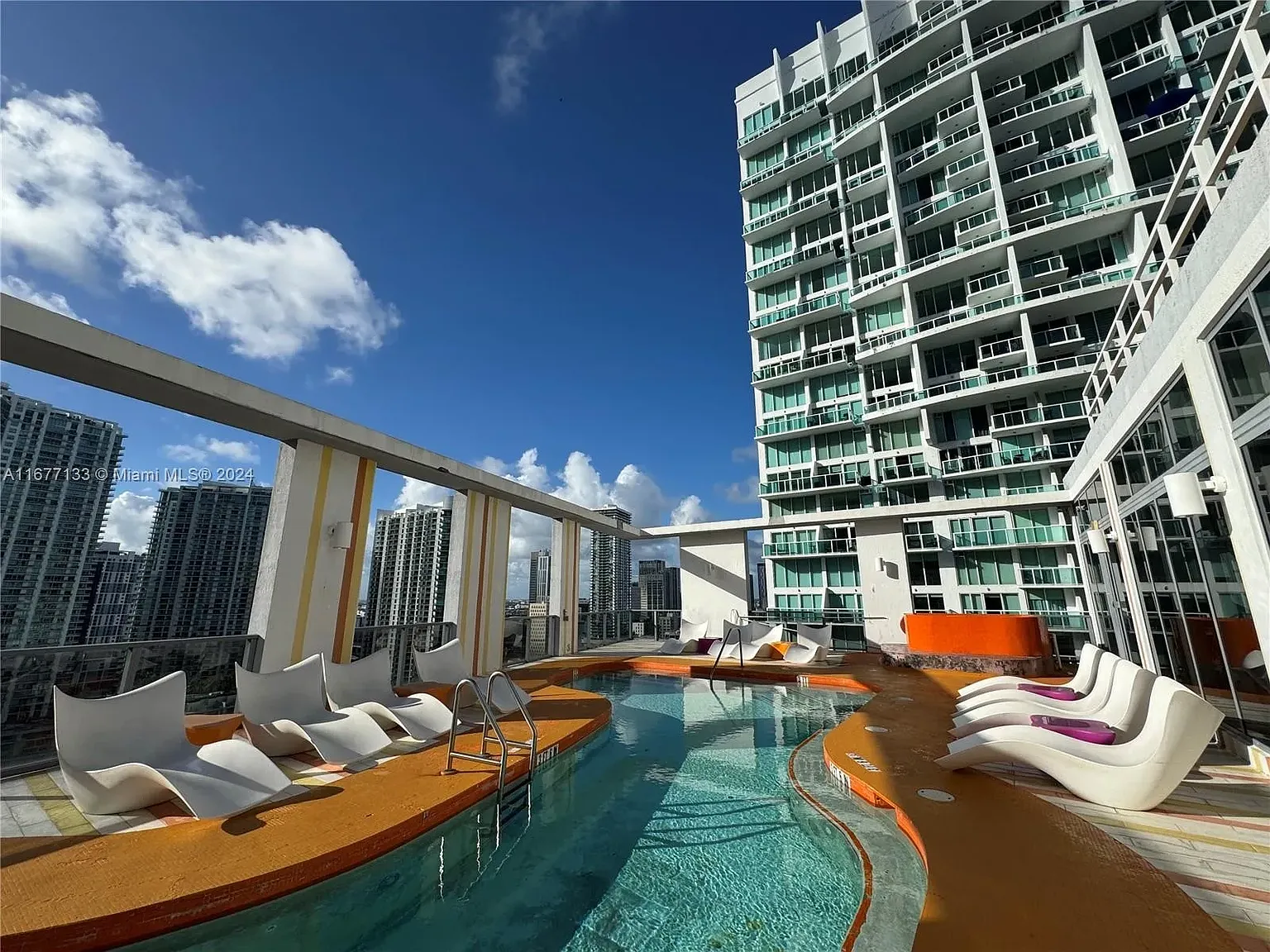 Studio, 545 sqft, $2,400 — Photo 2
