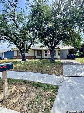 4811 Castle Strm — Photo 2