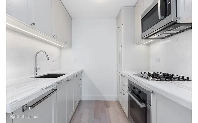 Rented by Douglas Elliman | media 20