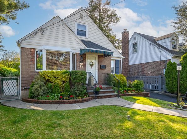 448 White Road, Mineola, NY 11501