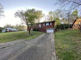 802 Country Club Dr, Russell, KY 41169