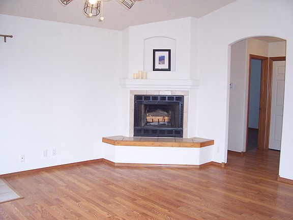 5th image of 109 Link Ave W