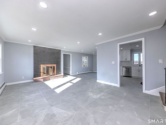 4th image of 206 Bridgeview Place