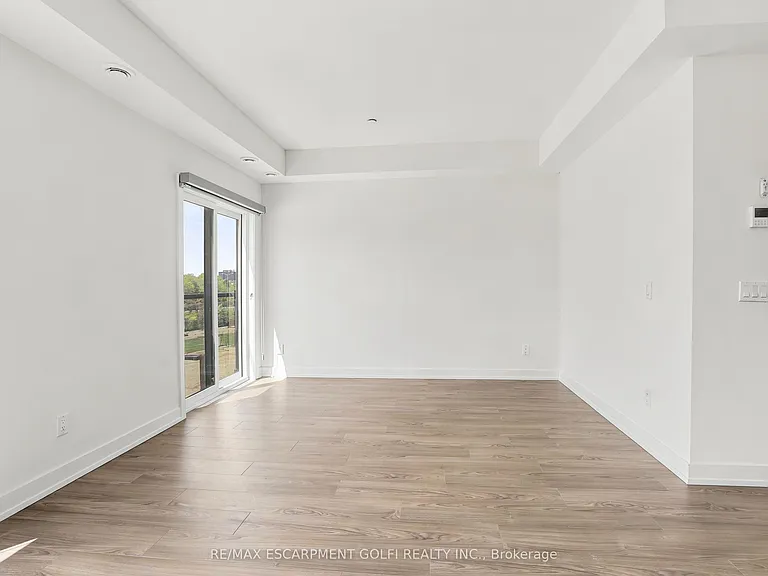 16 Melbourne Ave #307B — Photo 4