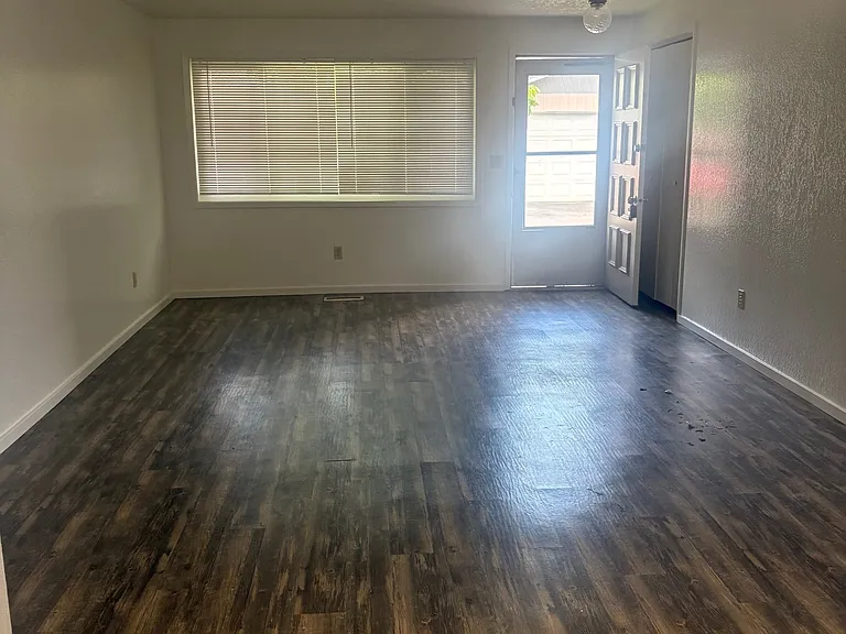 3047 N Linda Vista Ln — Photo 2
