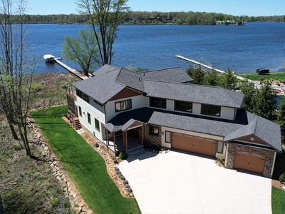 5840 Edgelake Dr, Pinckney, MI, 48169