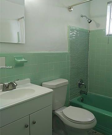 4th image of 16911 NE 21st Ave APT 2