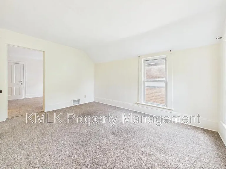 183 N Union St — Photo 35