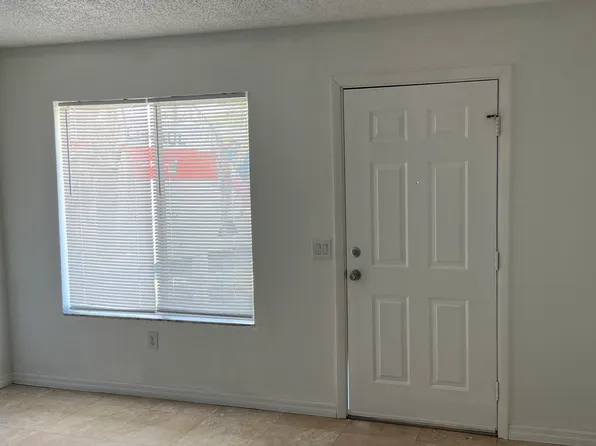 671 W Rosewood Ln, Tavares, FL 32778