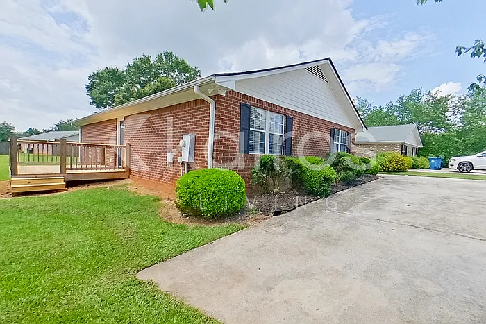4 bed, 4.0 bath, 1509 sqft, $1,895 — Photo 2