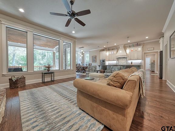 4th image of 637 Northgate Dr