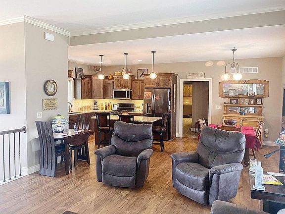 open floor plan - main floor