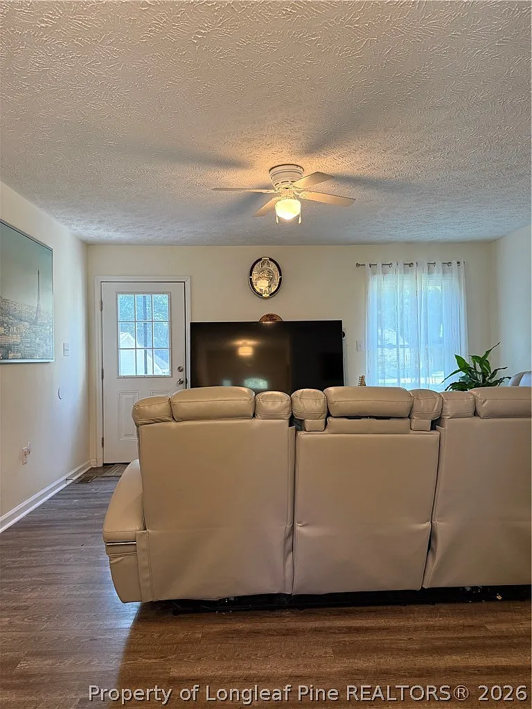 3 bed, 2.0 bath, 1180 sqft, $1,700 — Photo 2